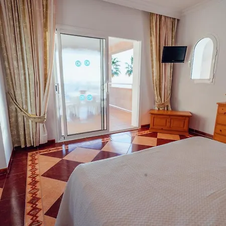 Ξενοδοχείο με διαμερίσματα Apartamentos Punta Prima Beach 2*